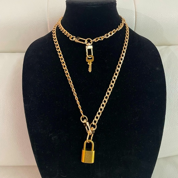 Louis Vuitton Jewelry - Rare Louis Vuitton lock 🔒 and key 🔑 comes with 2 unbranded gold chain
